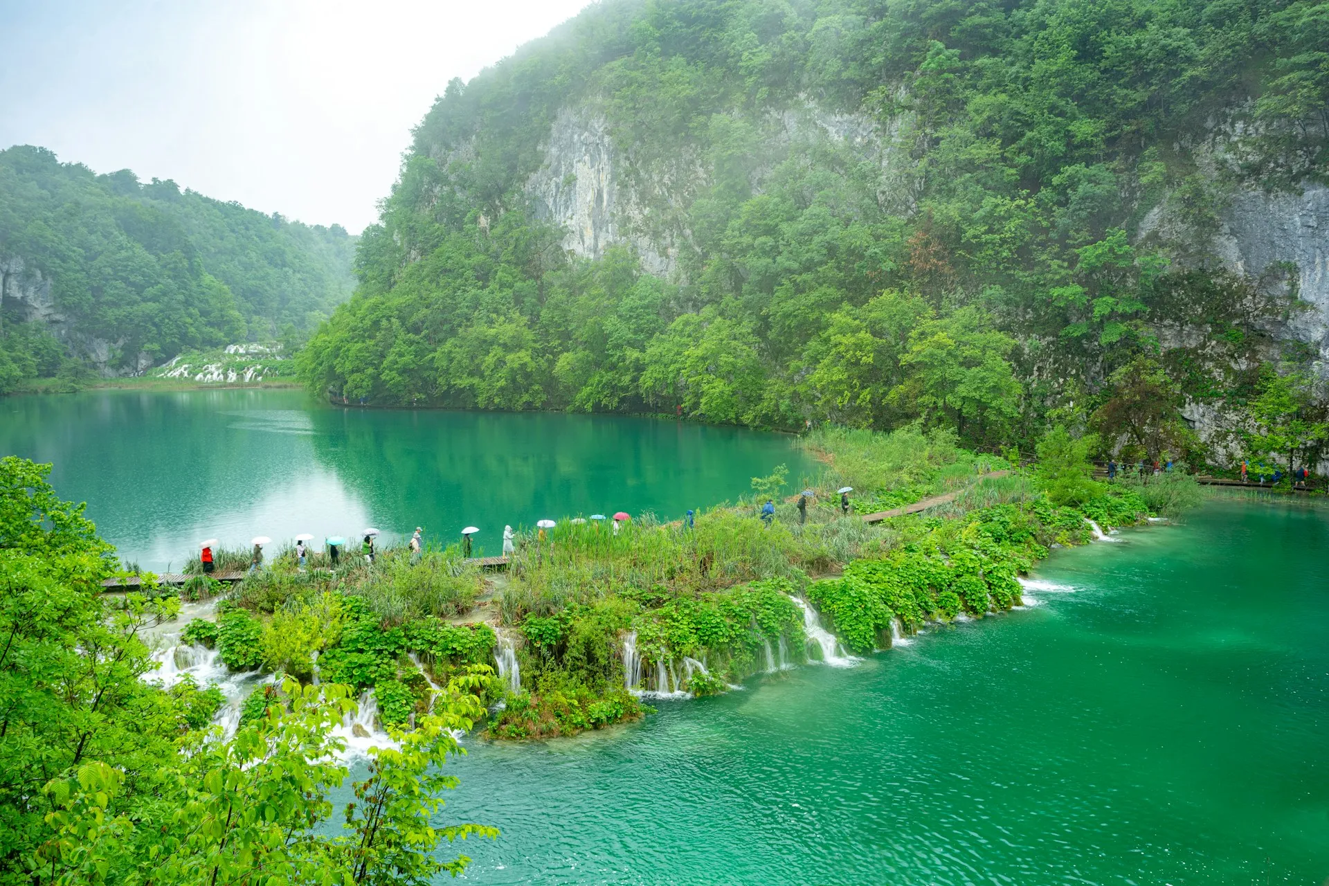 Day trip to Plitvice from Šibenik: the turquoise lakes of Plitvice Lakes National Park