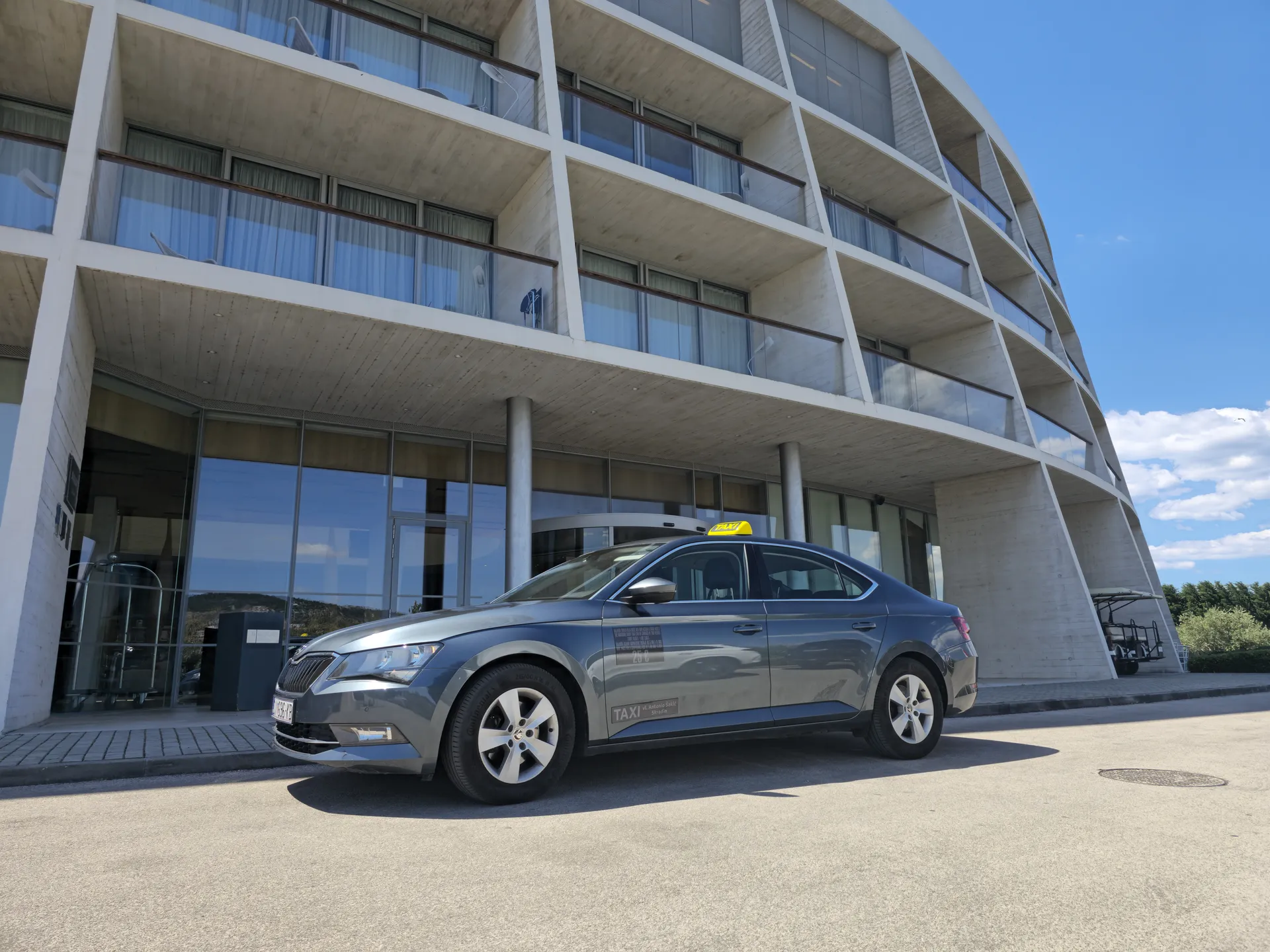 TAXI Antonio's Škoda Superb at the D-Resort Šibenik hotel entrance for a guest pickup
