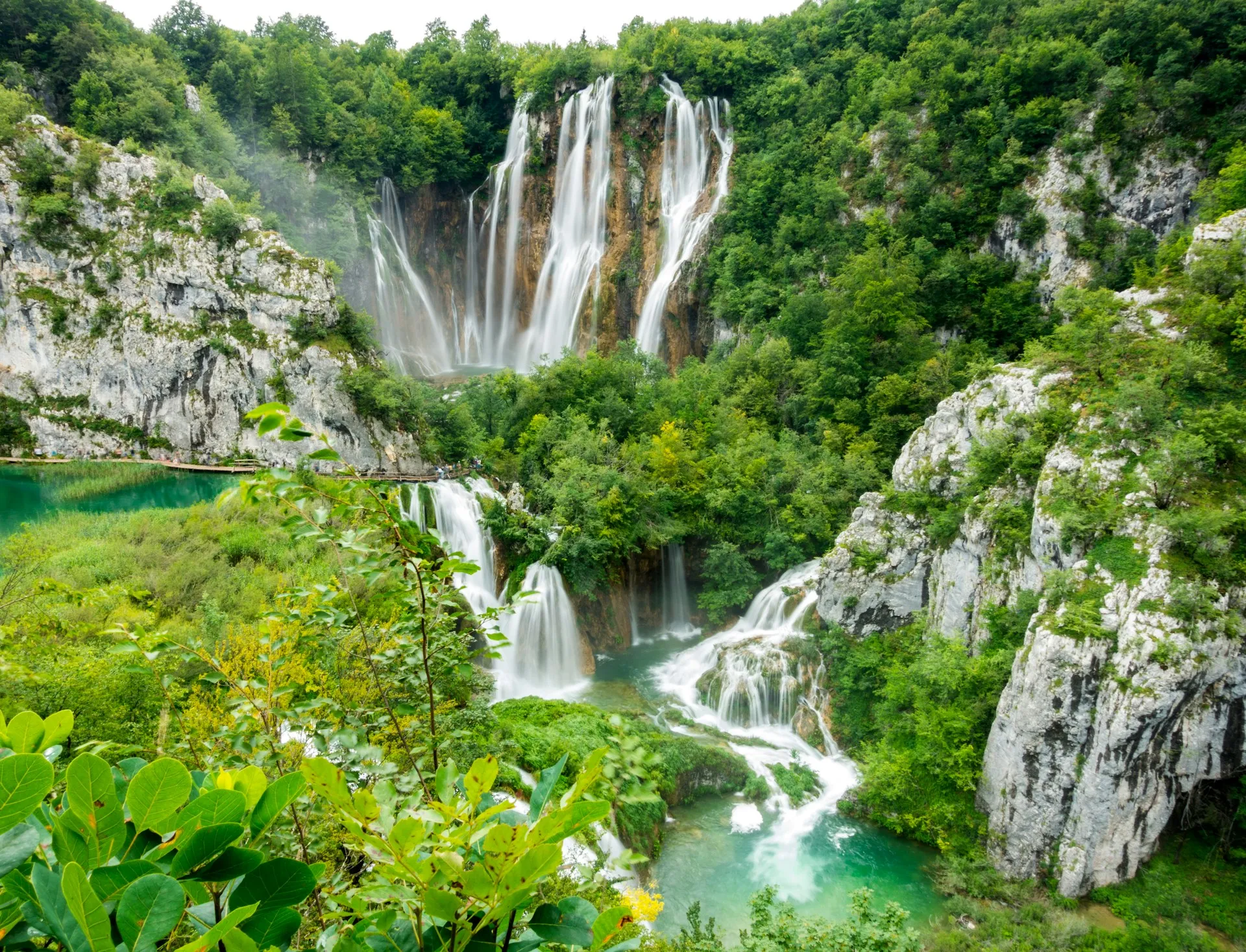Panoramic view of the turquoise Plitvice Lakes on a private day trip from Šibenik