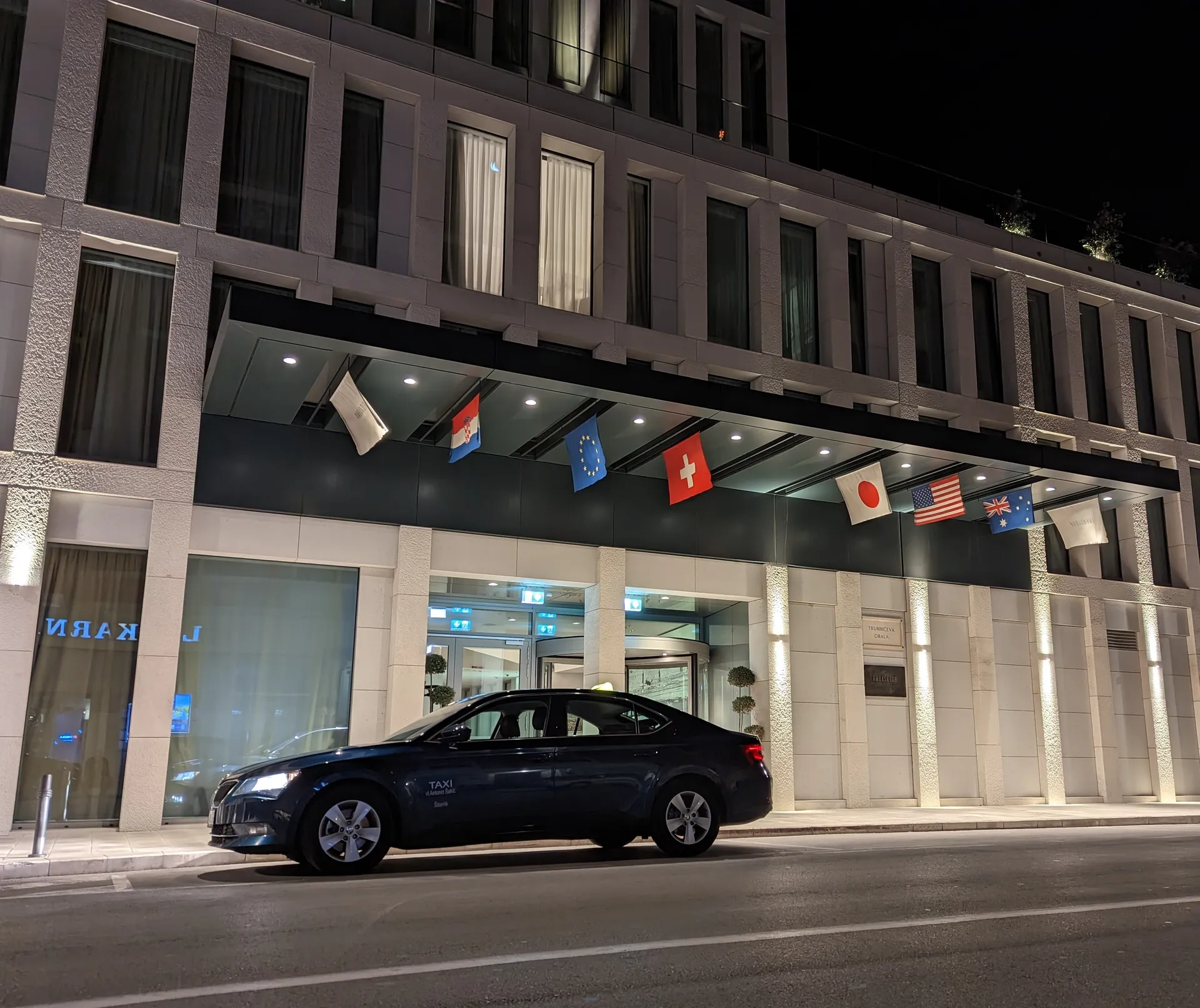 Taxi night hotel drop-off in Split